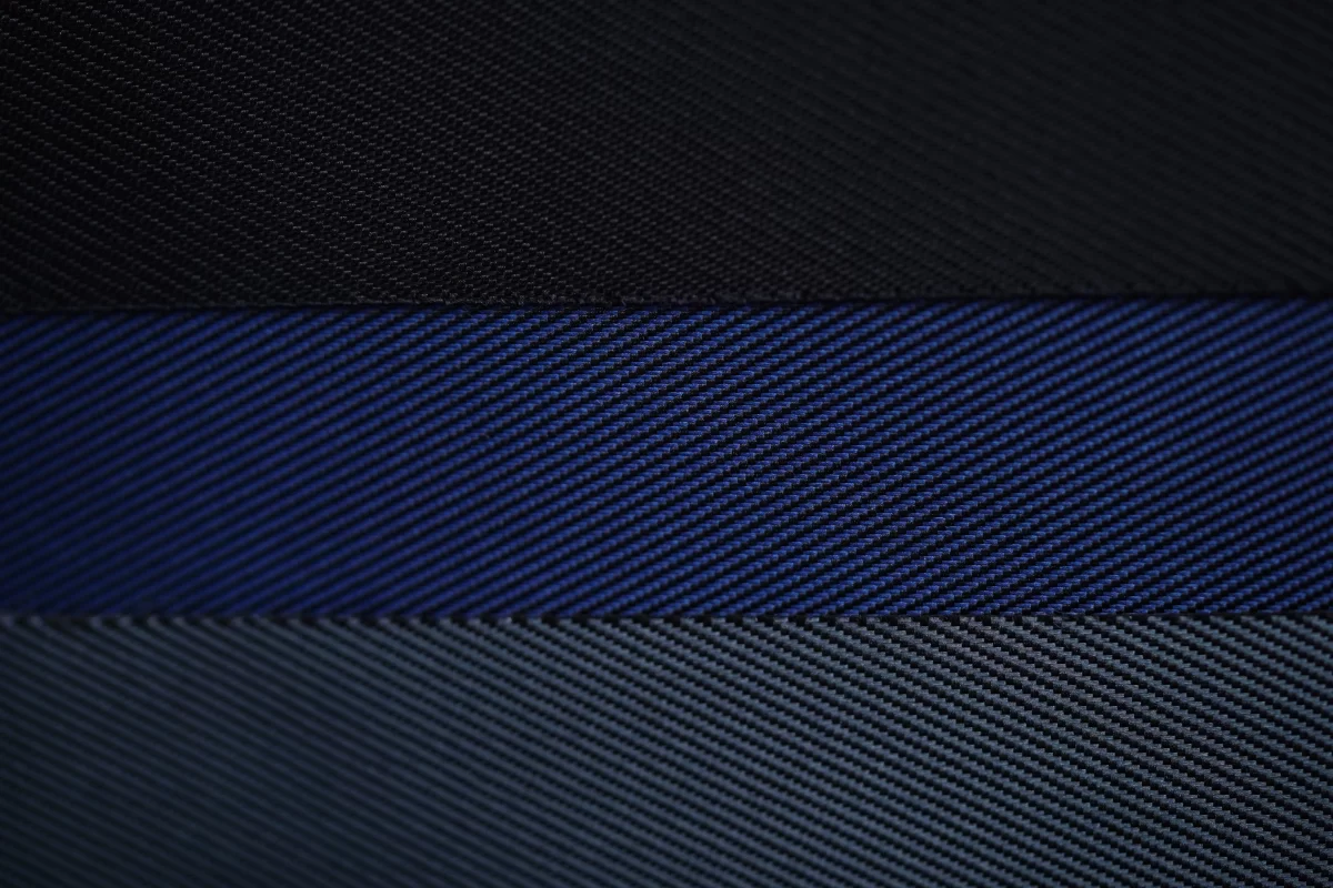 «پارچه کجراه با بافت مورب»