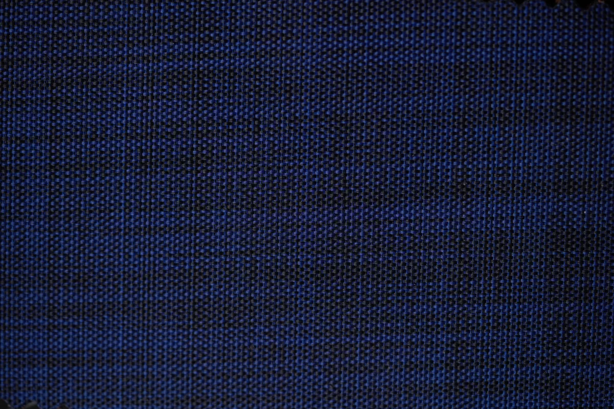 «پارچه وستار رنگ آبی، نمای نزدیک از بافت پارچه مناسب چمدان و کیف»